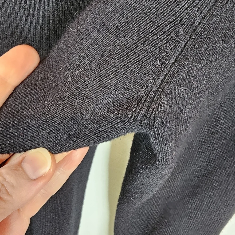 Acorn Long-sleeved Sweater